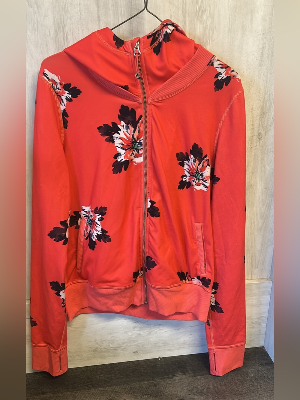 Lululemon coral floral sweater size 8